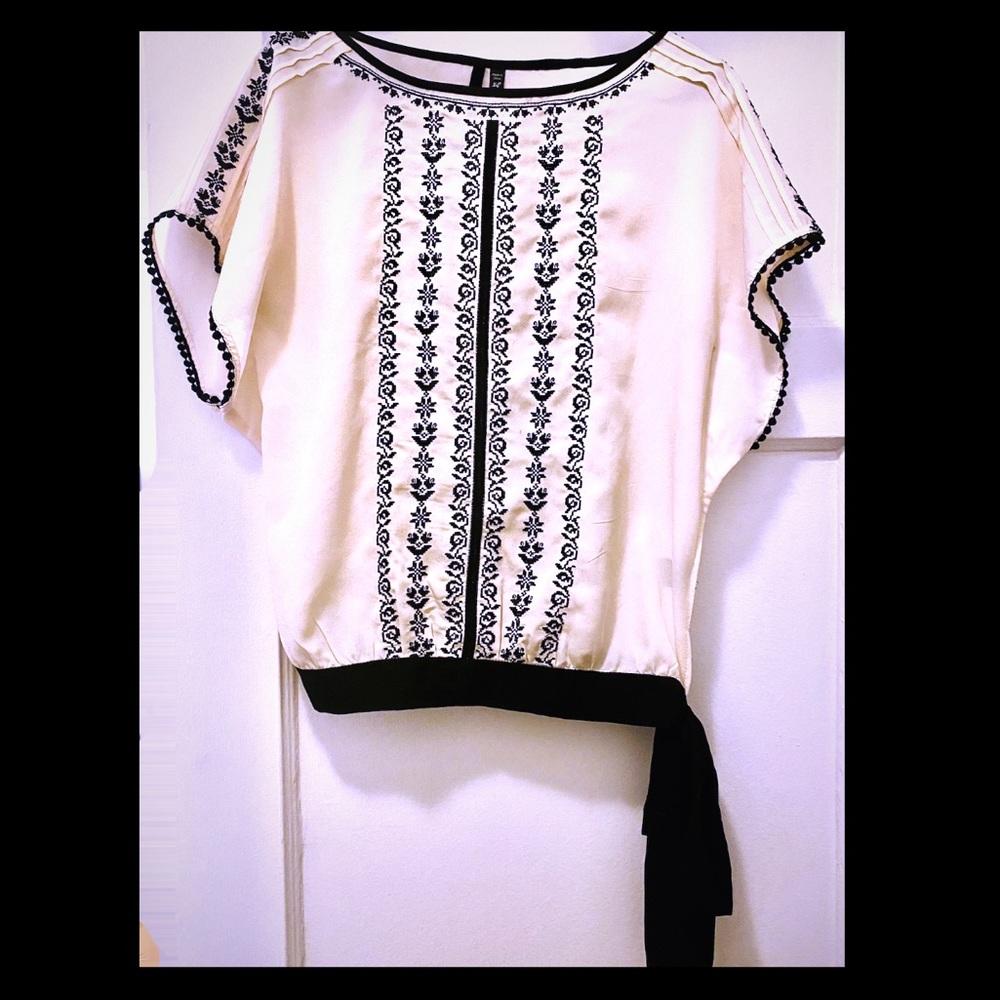 🖤🤍BOHEMIAN BELLATRIX EMBROIDERED BLOUSE